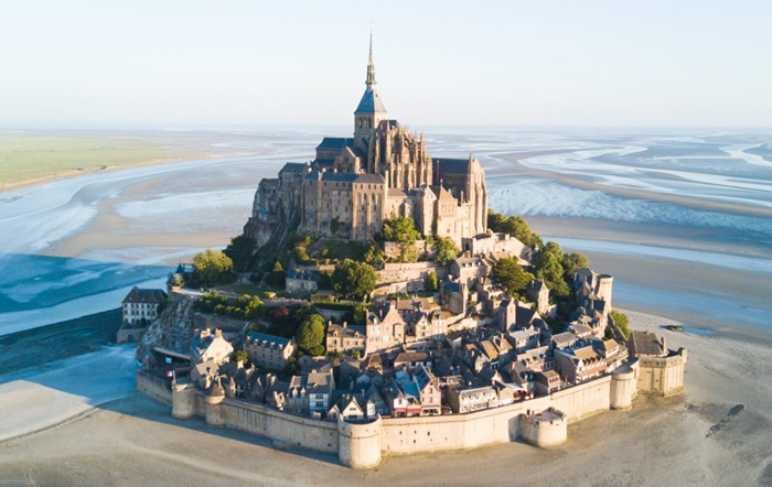 5 places to visit in france